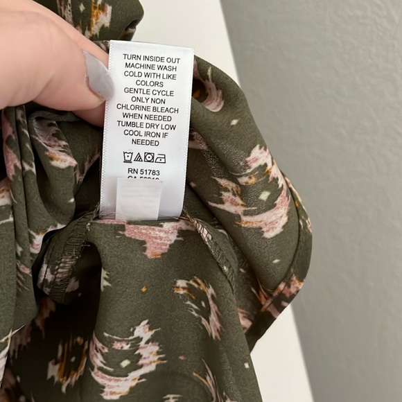 Maurice’s Geneva Zip Blouse Size 4X Olive with Pink Print - Picture 5 of 6